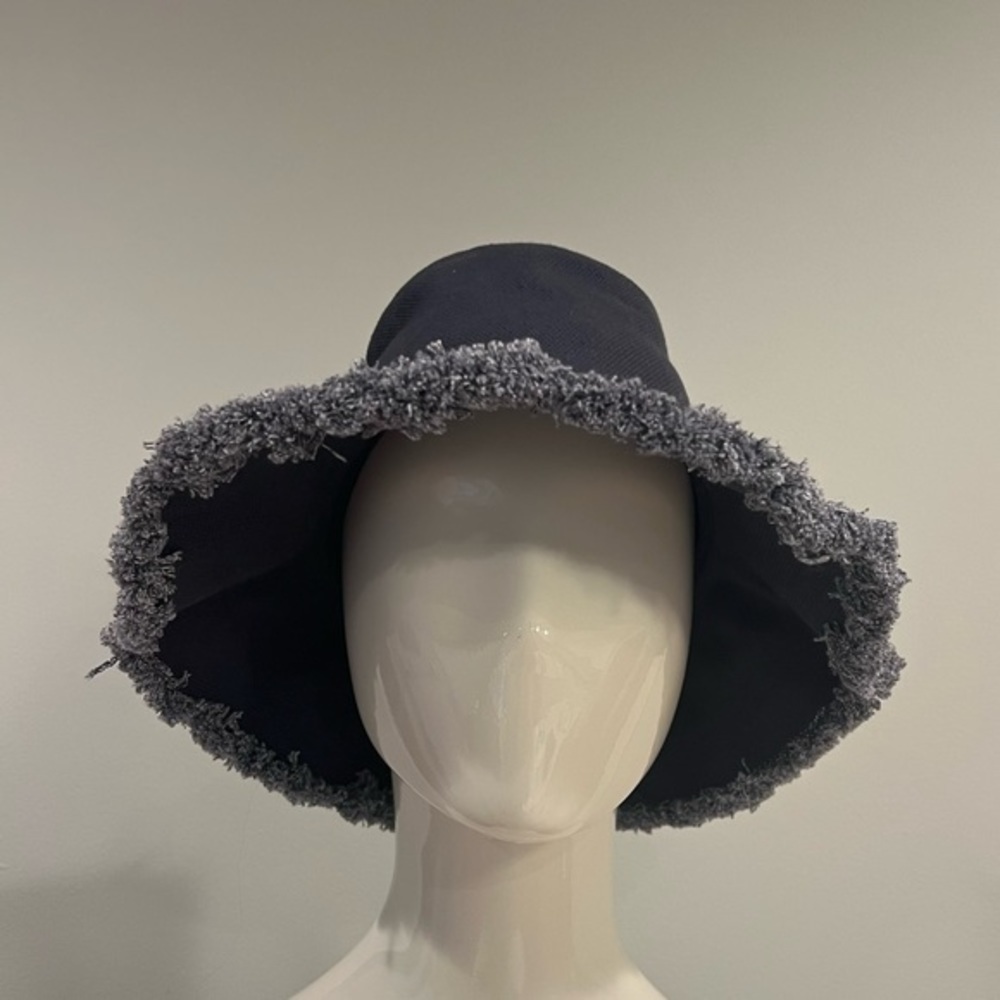 Madewell Canvas Bucket Hat - Picture 2 of 7